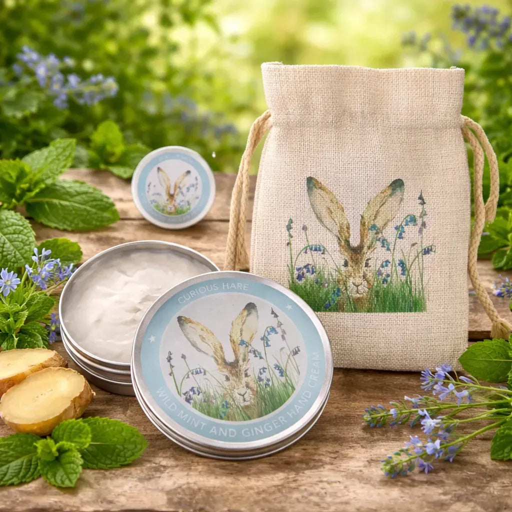 Love Country Curious Hare Beauty Bag Set