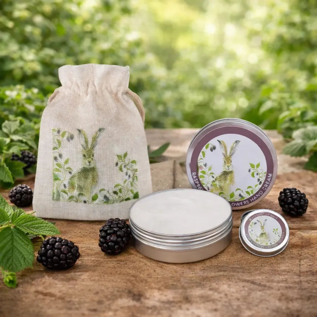 Love Country Hares & Hedgerows Beauty Bag Set
